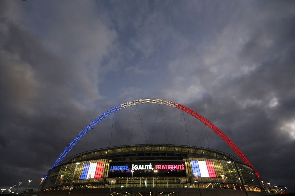 Angleži so se na Wembleyju poklonili pariškim žrtvam, domačini premagali Francoze