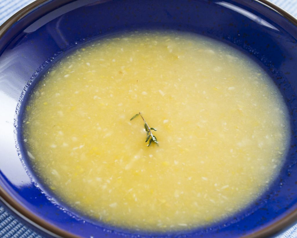 Ponedeljkov namig za kosilo: Korenasta juha z ingverjem