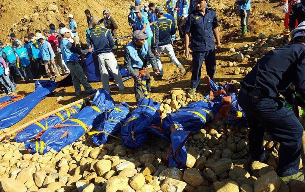 Plaz v Mjanmaru pod seboj pokopal najmanj 90 delavcev