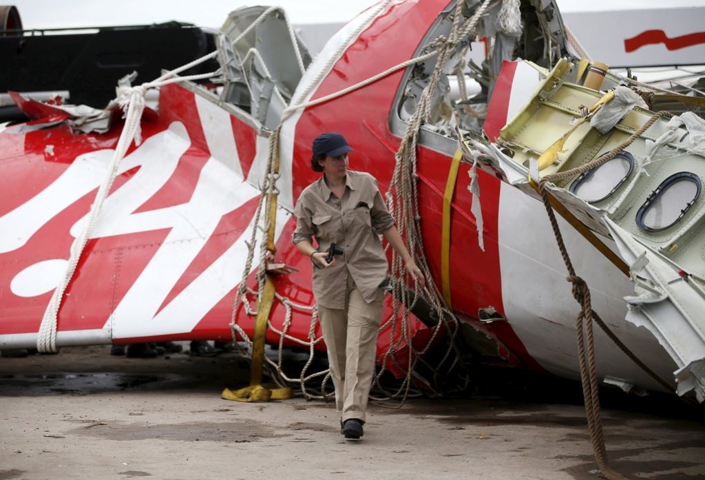 Indonezijsko letalo strmoglavilo zaradi tehnične in človeške napake