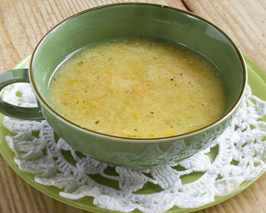 Sredin namig za kosilo: Zeljna juha s korenčkom  in zdrobom