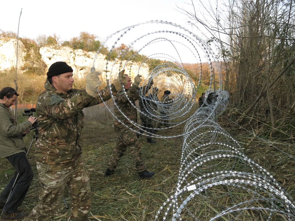 Kaos v EU se kaže na meji s Hrvaško