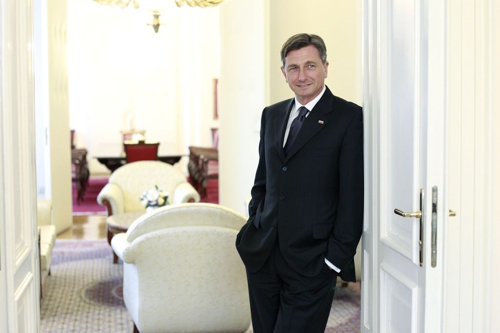 Pahor dobil kar 16 prijav za viceguvernerja
