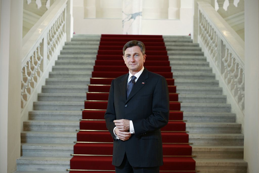 V anketah prvi Borut Pahor, od strank SMC in SDS
