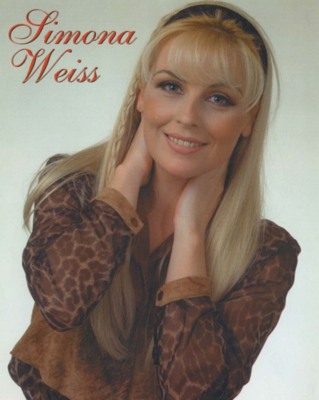 Umrla je slovenska glasbenica Simona Weiss