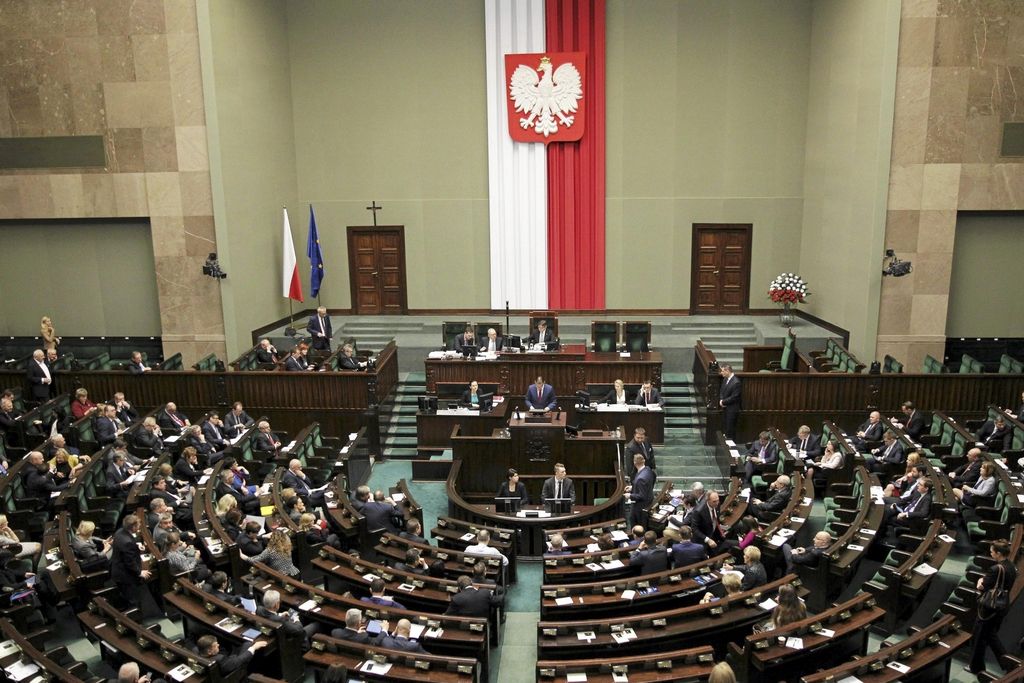 Poljska: Korenito izkoreninjanje prejšnjega