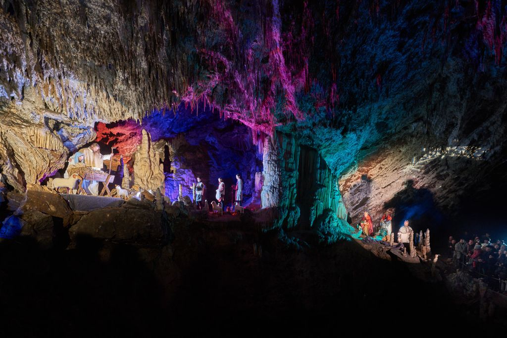 Rekordne žive jaslice v Postojnski jami