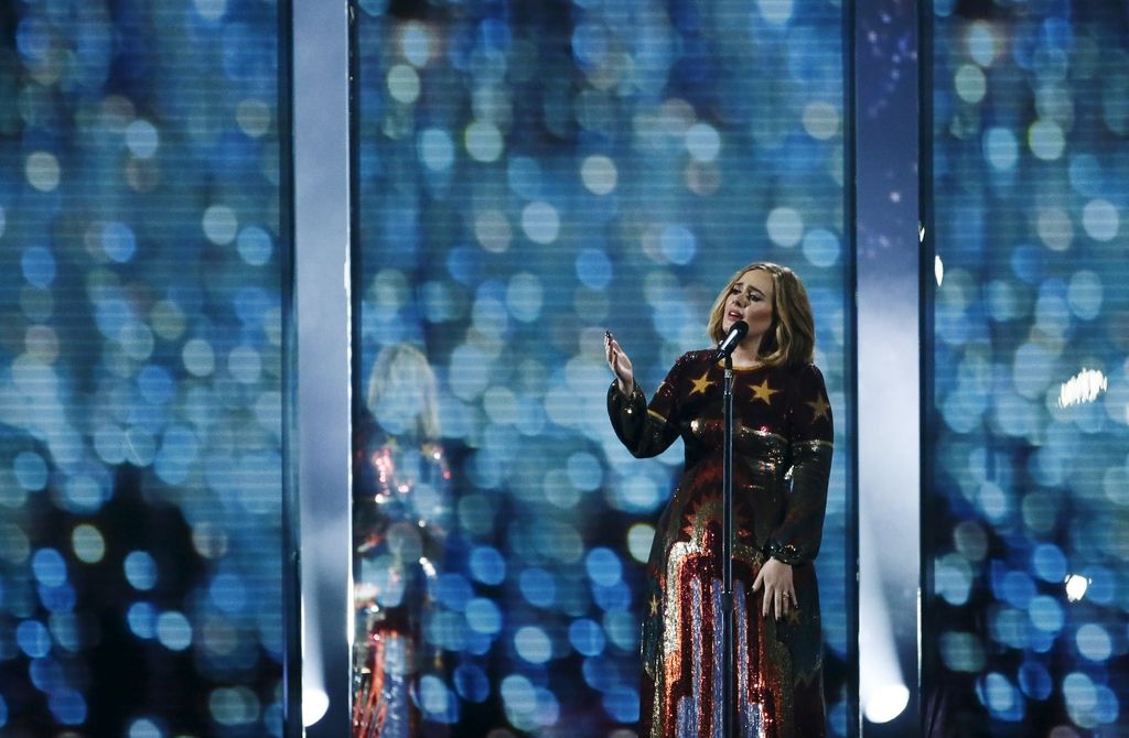 Glasbene nagrade brit: Adele »ukradla šov«