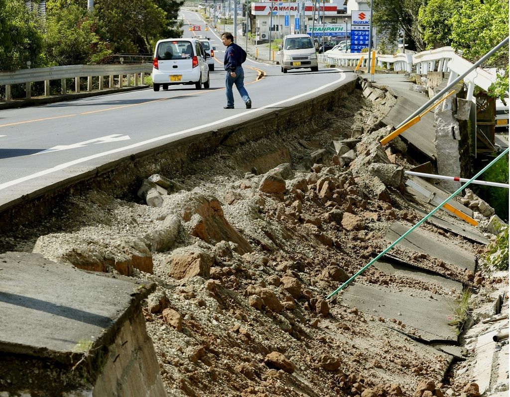 Kjušu znova stresel potres, že včeraj je umrlo devet ljudi