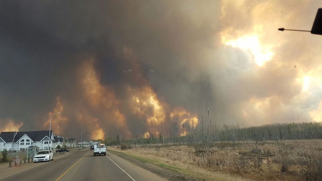 V Kanadi zaradi gozdnega požara odredili evakuacijo celotnega mesta
