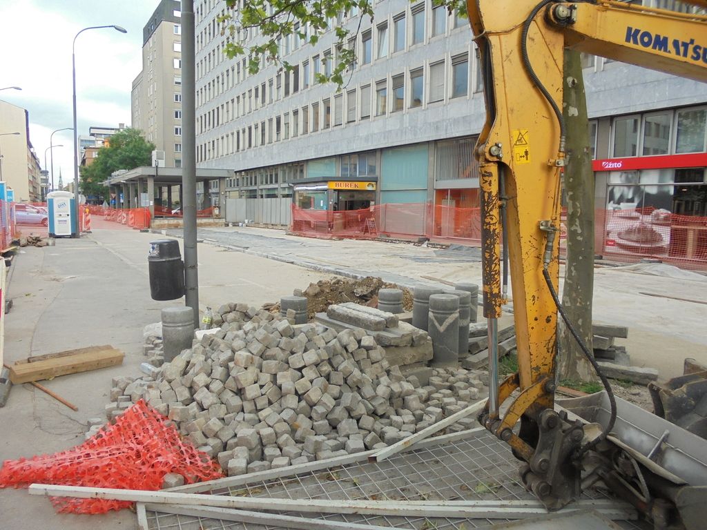 Hkratna sanacija parkirišča in ploščadi na Bavarskem dvoru