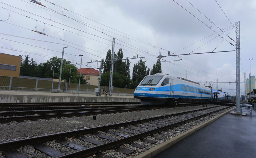 Železniška proga Pragersko−Hodoš od danes elektrificirana