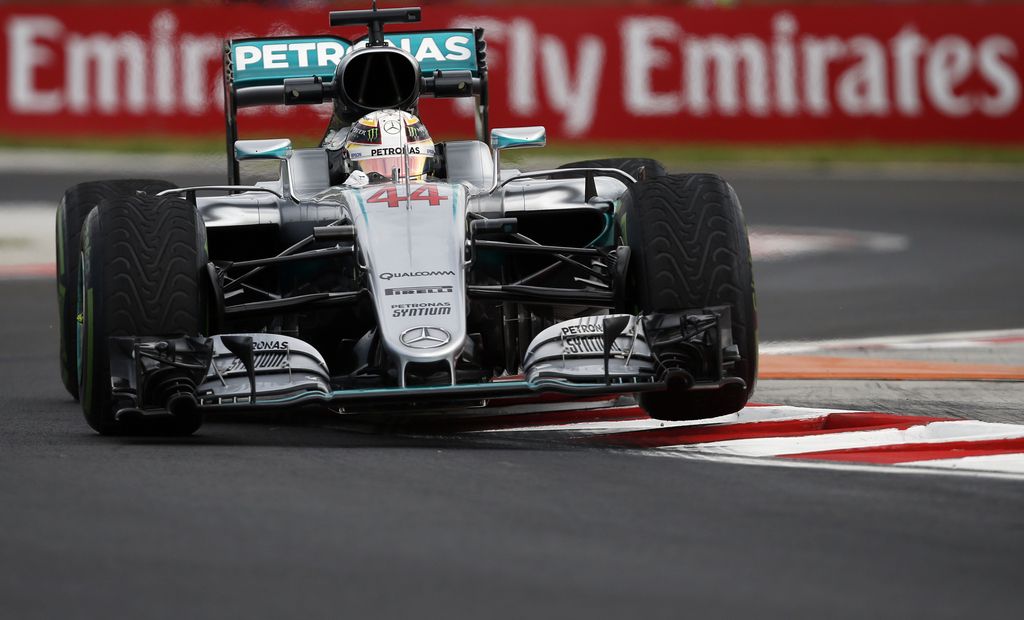 Mercedesa na petkovih treningih v Budimpešti nedosegljiva za konkurenco