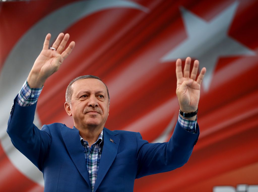 Turčija v nedeljo odloča med republiko in diktaturo