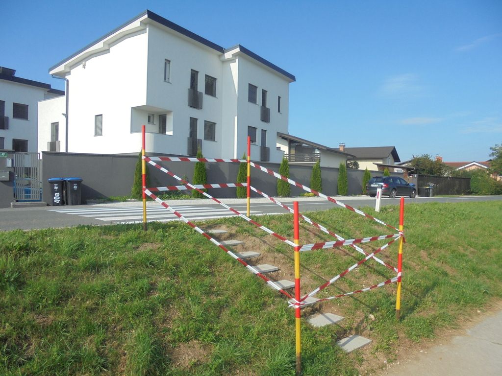 Prehod za pešce zarisali na lastno pest