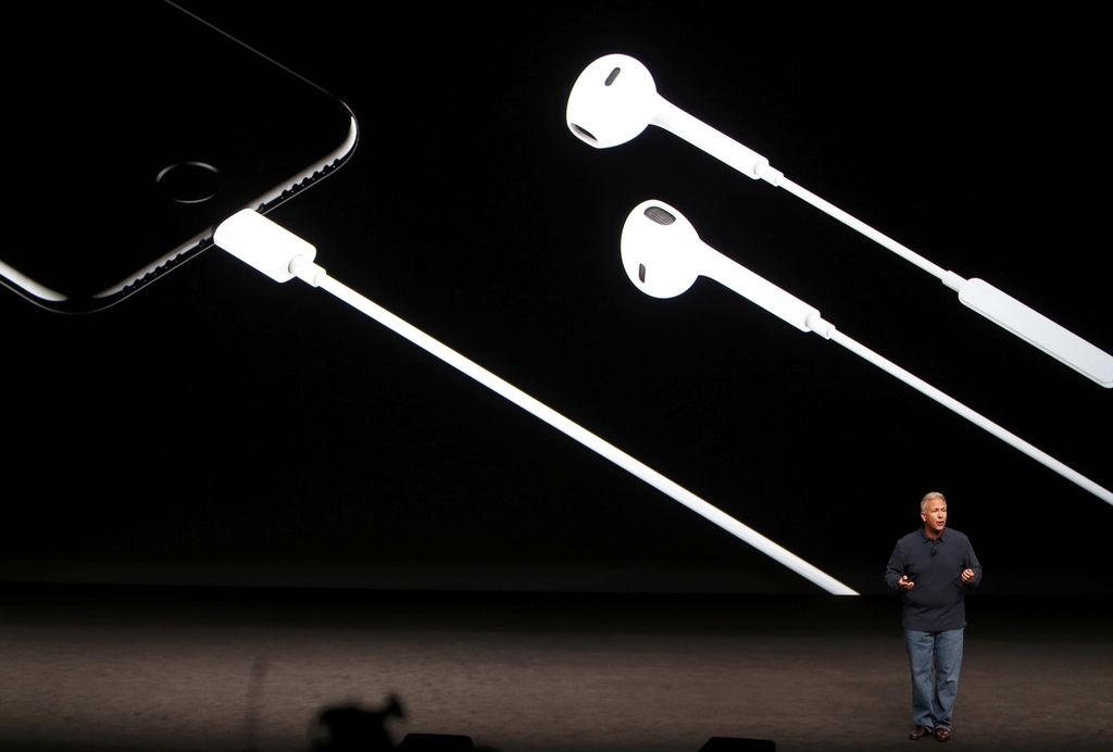 Apple predstavil nova iphone in pametno uro