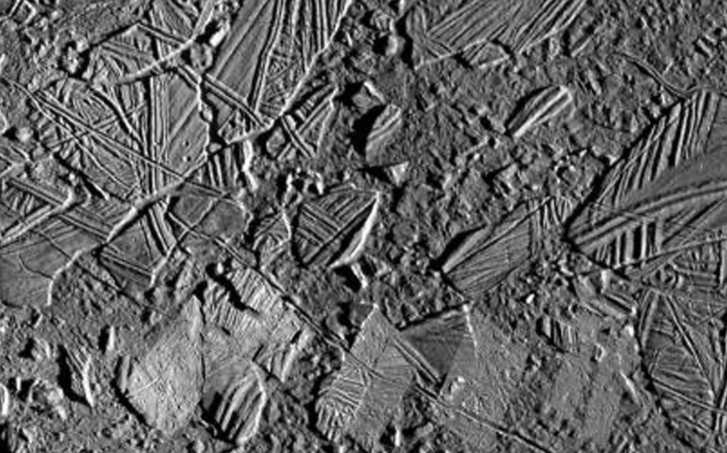 Na Jupitrovi luni Evropa odkrili gejzirje tekoče vode