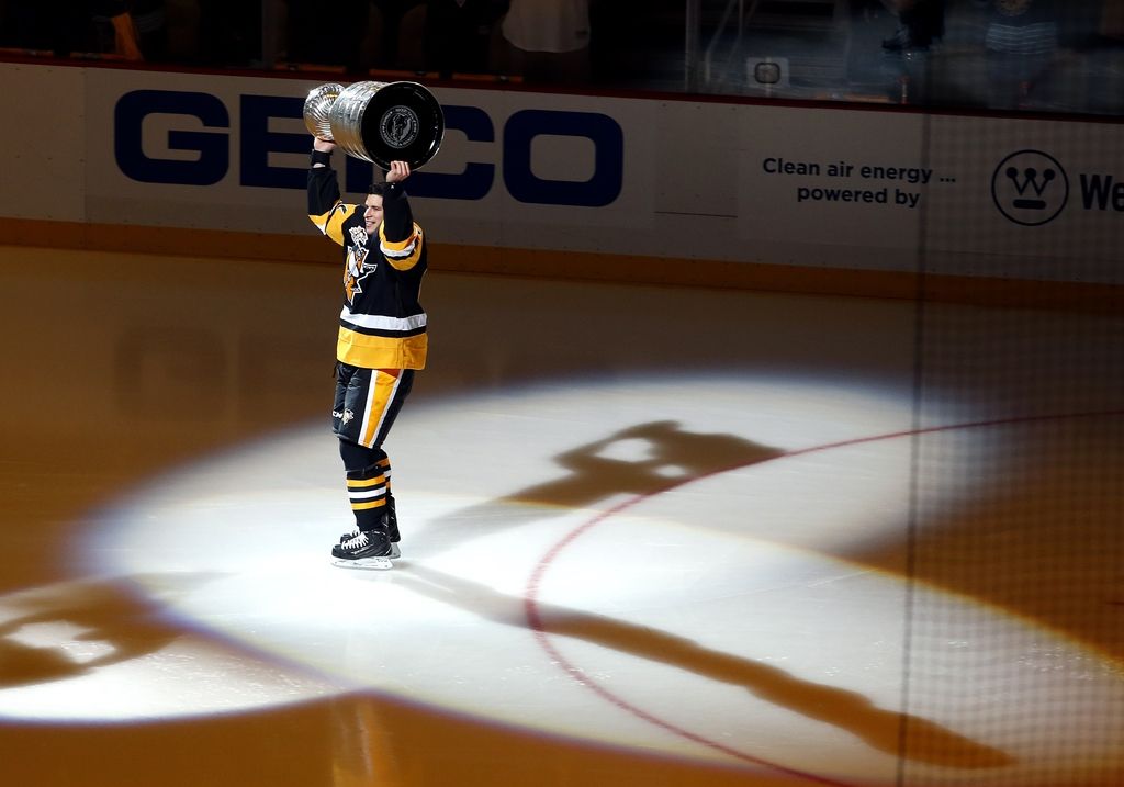 NHL: Pingvini dvignili pokal in še zmagali