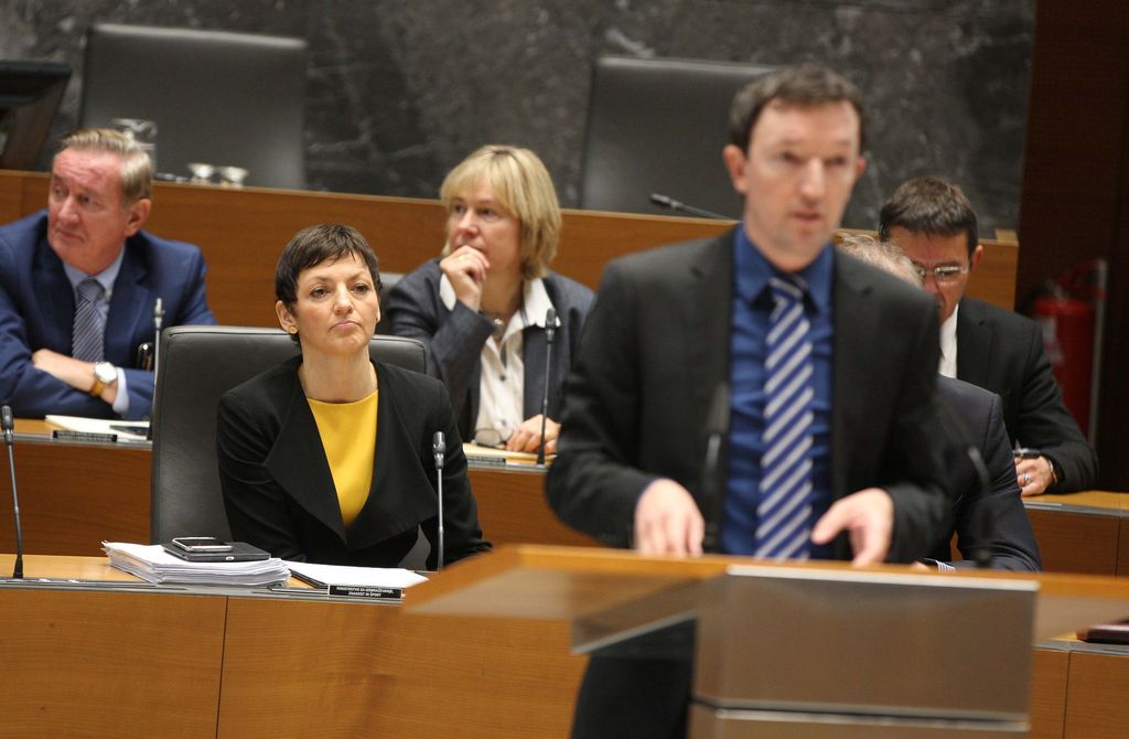 Makovec Brenčičeva ostaja ministrica