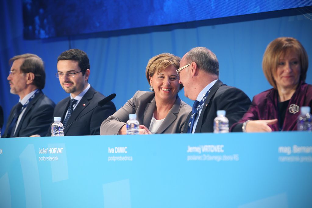 Nova stara predsednica Ljudmila Novak v ospredju tretjega stebra