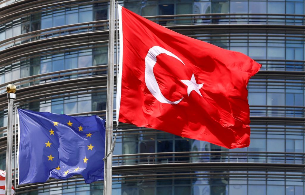 Zunanji ministri EU: Nekateri bi nadaljevali pogajanja s Turčijo, drugih jih prekinili