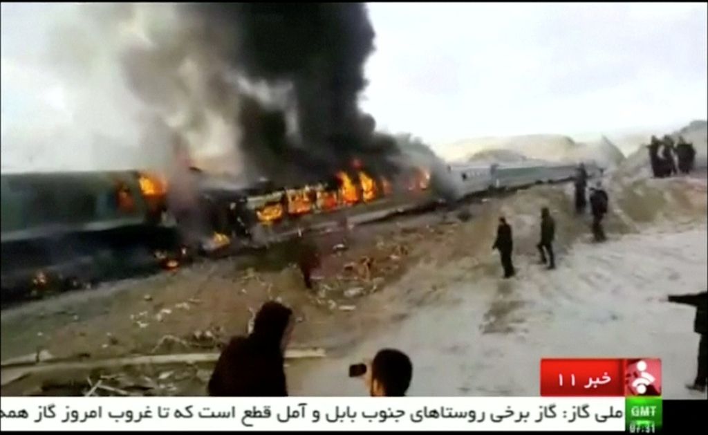 V železniški nesreči v Iranu umrlo najmanj 44 ljudi