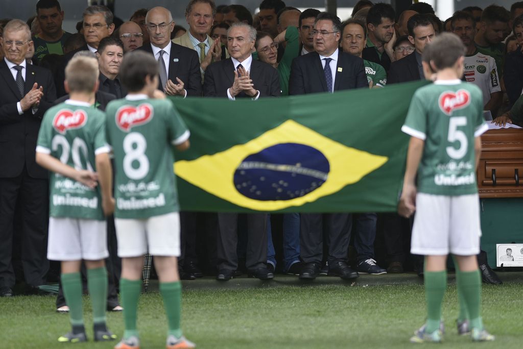 V Brazilijo prispela trupla v letalski nesreči umrlih nogometašev