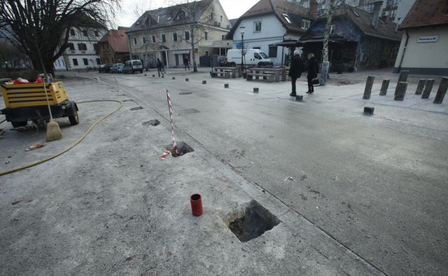Nevarni granitni mejniki na Eiprrovi. V Ljubljani 14.12.2018[Ljubljana.Eipprova]