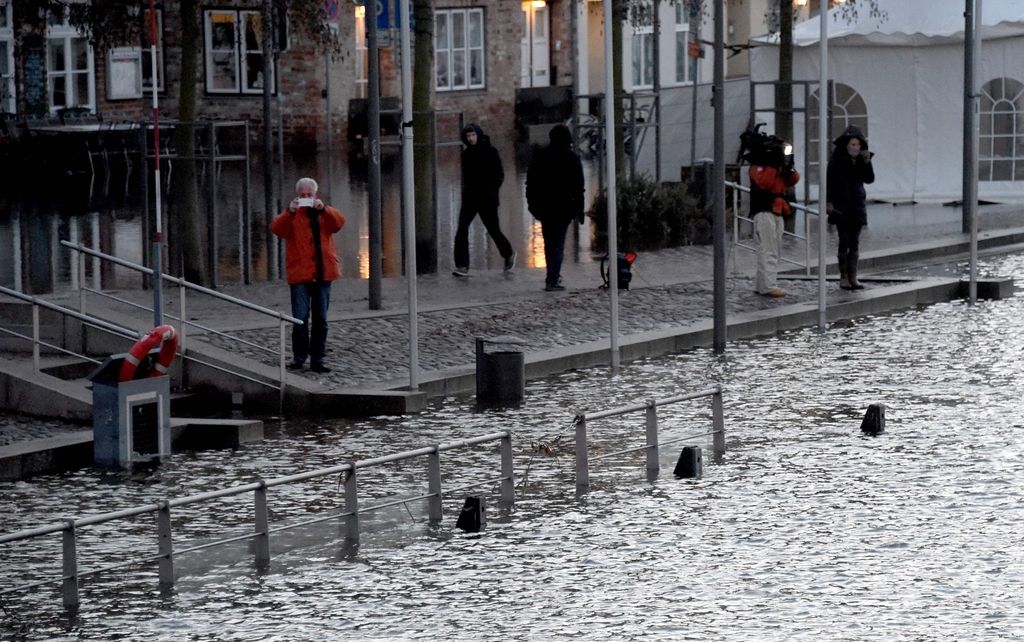 Viharna plima v Nemčiji povzročila precej&scaron;njo &scaron;kodo