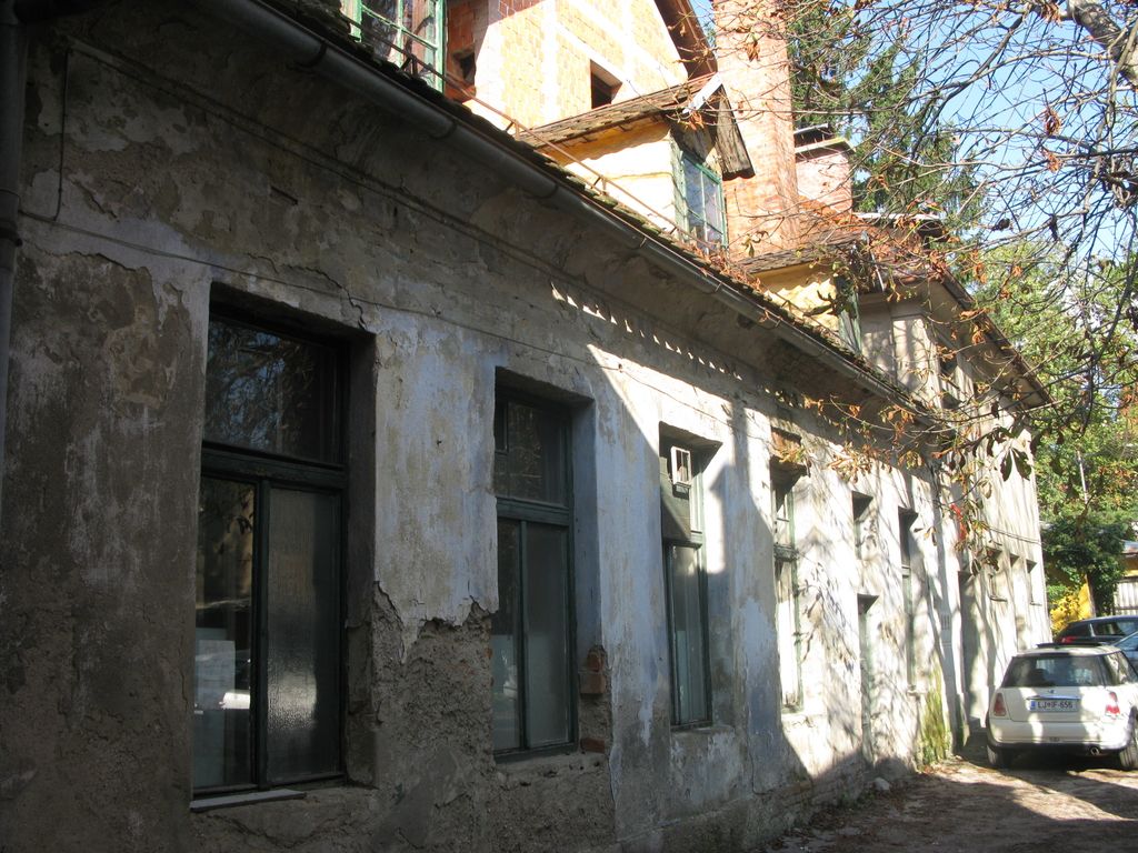 Vsaka luknja ni primerna za bivalno enoto