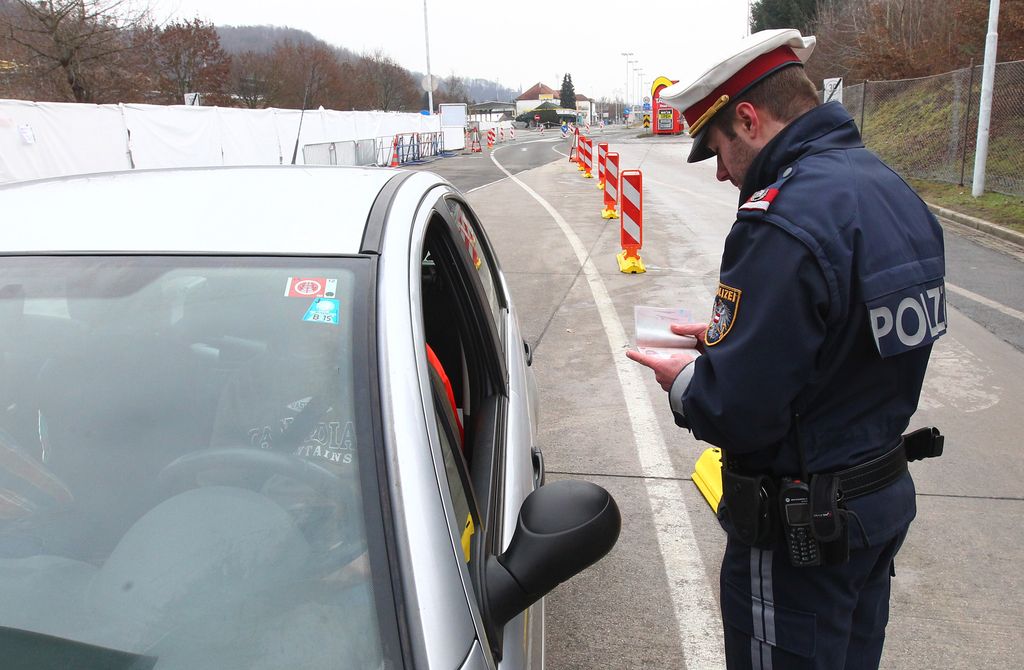 MNZ: Slovenija nasprotuje podaljšanju mejnega nadzora znotraj schengna