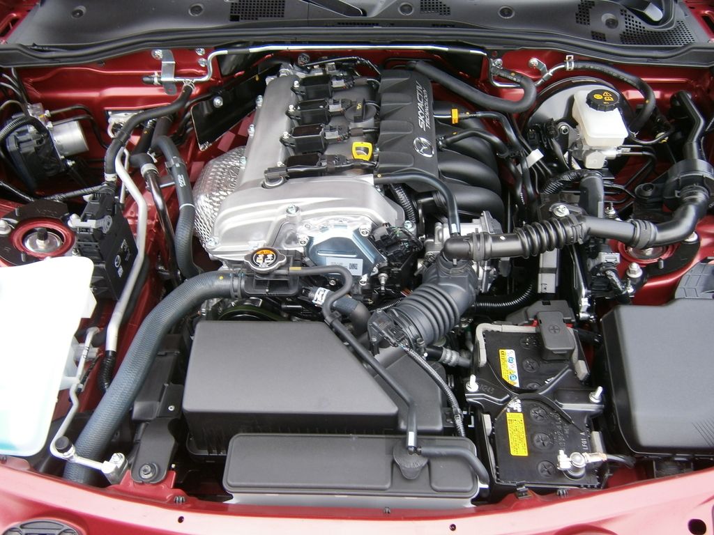 &nbsp;MX-5 RF kot zanimiva izvedba &scaron;portne mazde