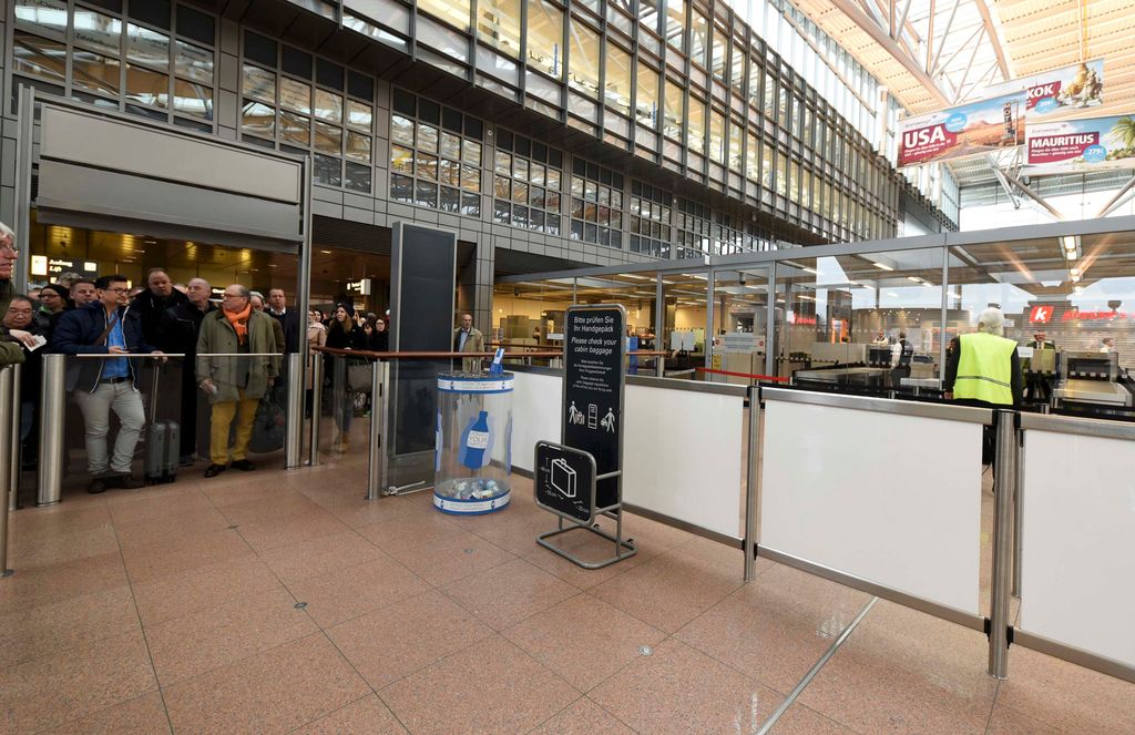 Solzivec na hamburškem letališču poškodoval 70 ljudi