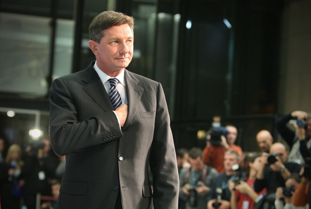 Anketa Dela: Pahor lahko računa na drugi mandat