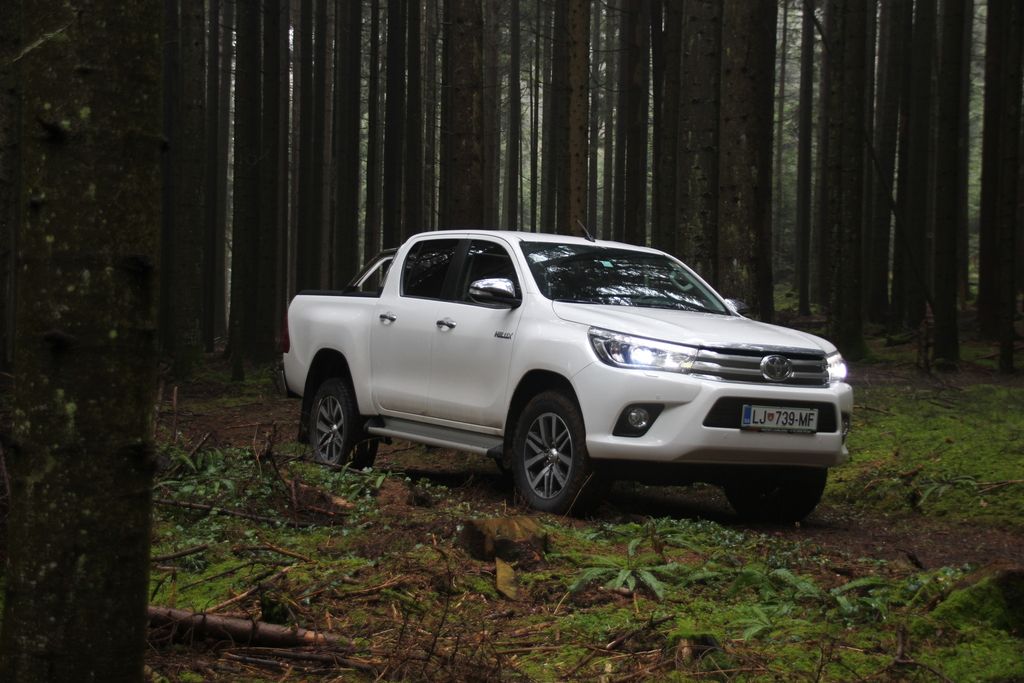 Preizkusili smo: Toyota hilux 2.4 D-4D at. 4x4 executive.