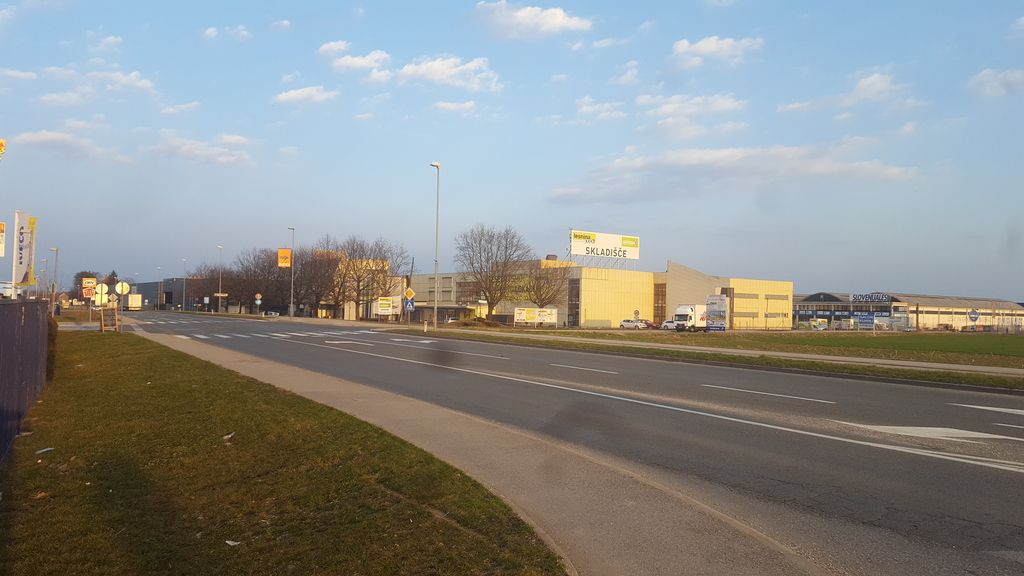 Streljal na avto, v katerem je bila tudi njegova hči