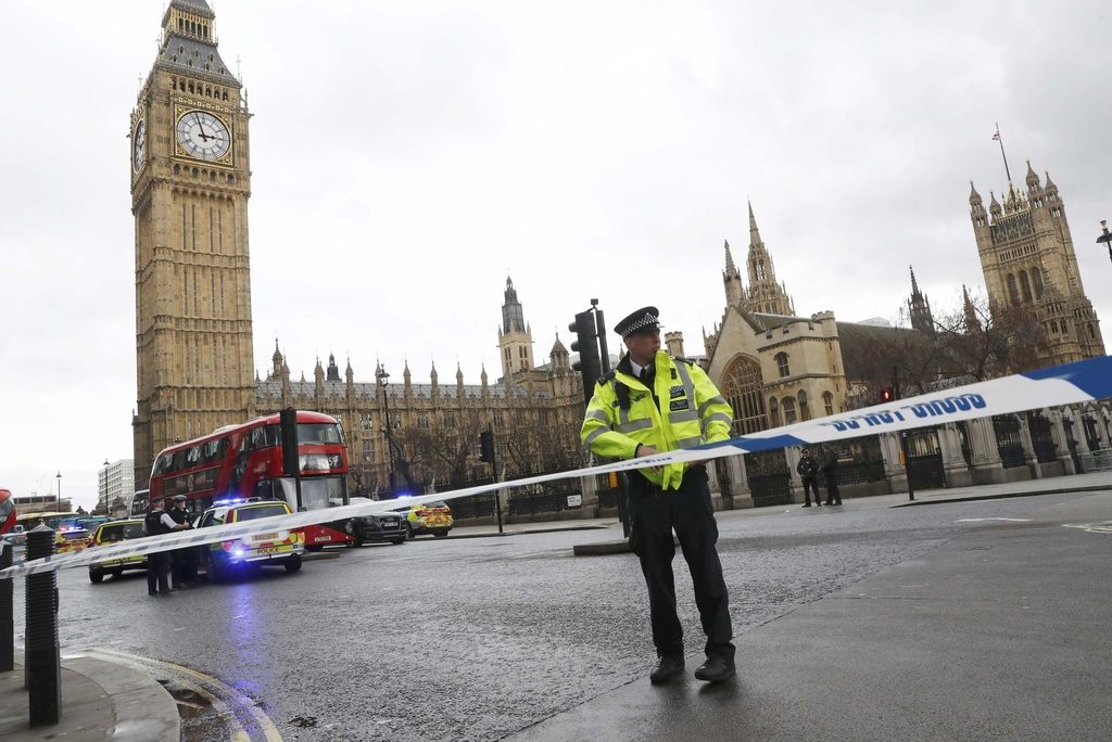 V Londonu po napadu pet mrtvih in več kot 40 ranjenih