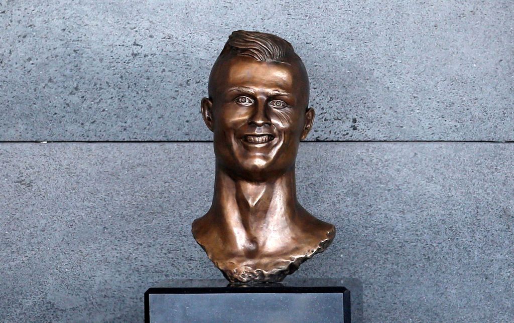 Kipu Cristiana Ronalda se smeji ves svet, avtor kritike zavrača