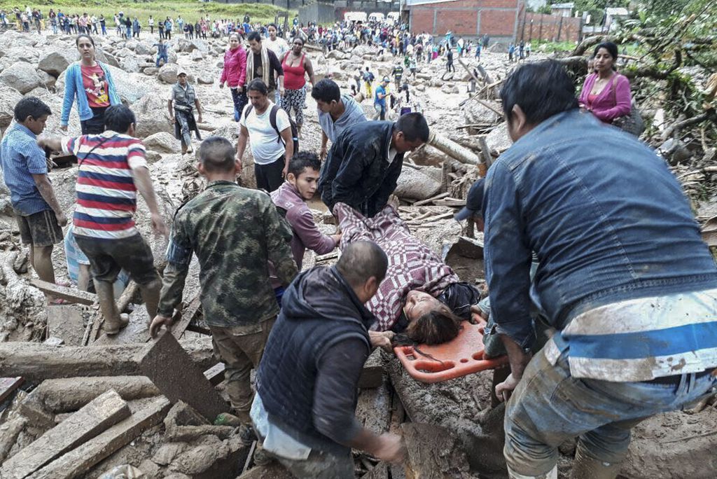 Zemeljski plazovi v Kolumbiji pokopali več kot 250 ljudi
