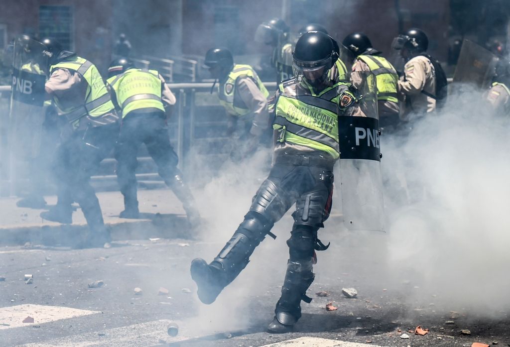 Protesti proti venezuelskemu sodišču so se sprevrgli v nasilje