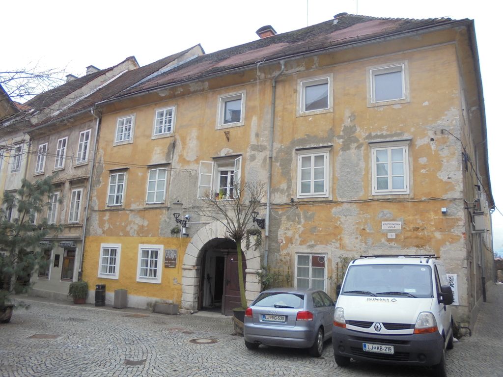 Križevni&scaron;ko 2 so prodali odvetniku