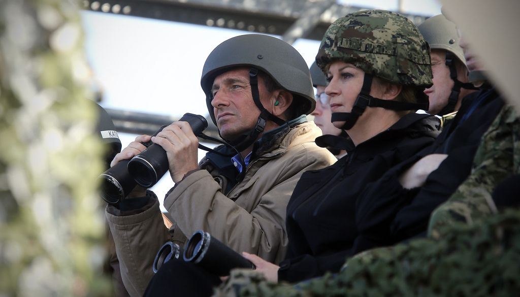 Pahor s hrvaško kolegico na vojaški vaji Ščit 17