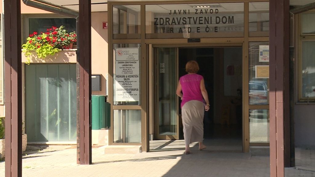 Direktorica za tisoč nadur na leto