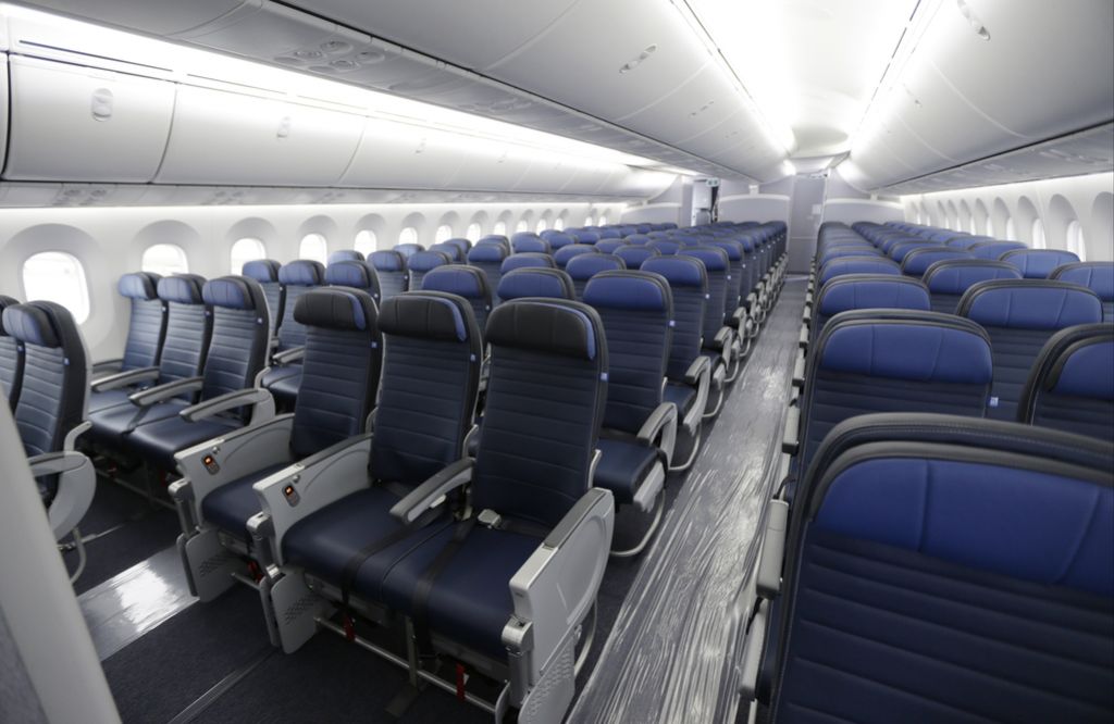 United Airlines zvišal nadomestila »presežnim« potnikom