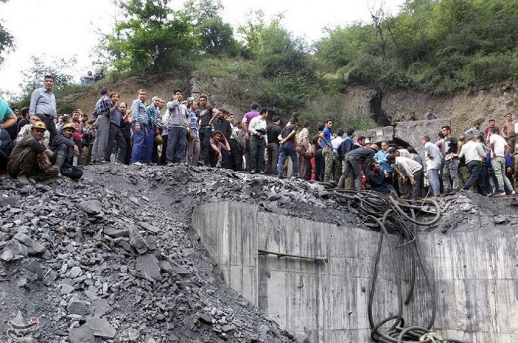 Iran: Po nesreči v premogovniku ujetih najmanj 80 rudarjev