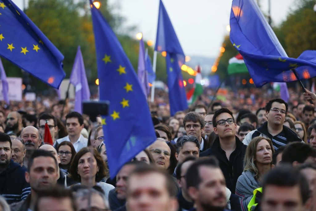 Je s pouličnimi pohodi še moč rešiti evropsko idejo?