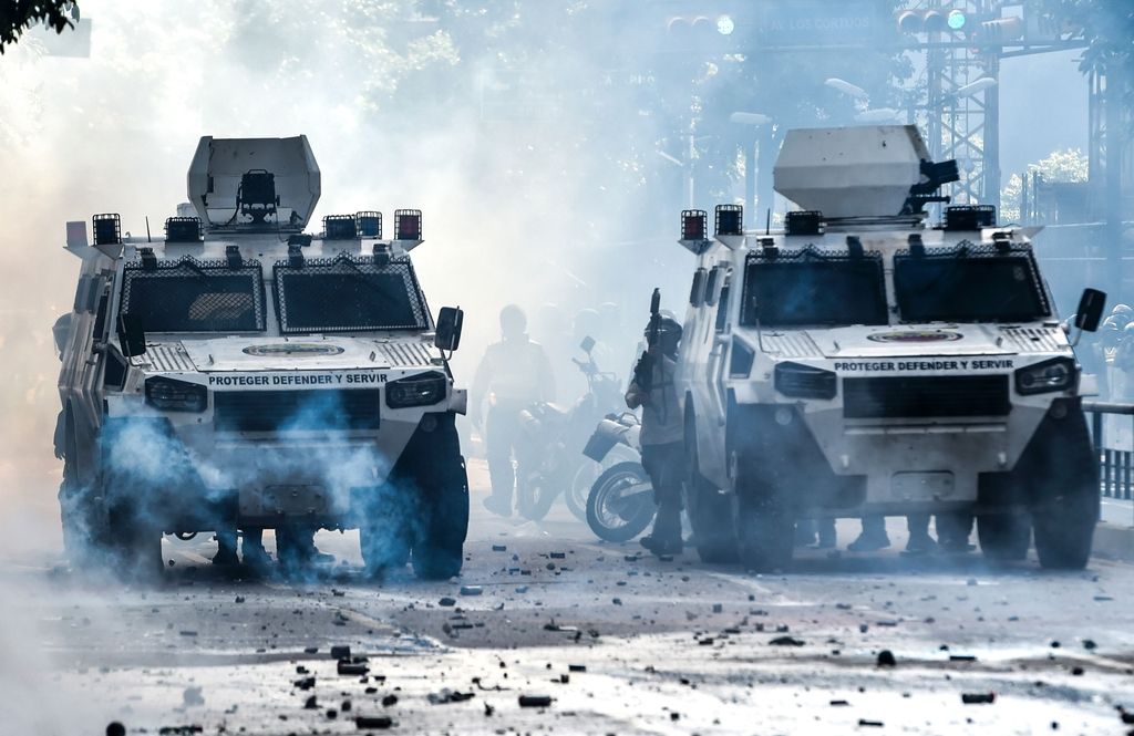 V Venezueli znova protestiralo več sto tisoč ljudi