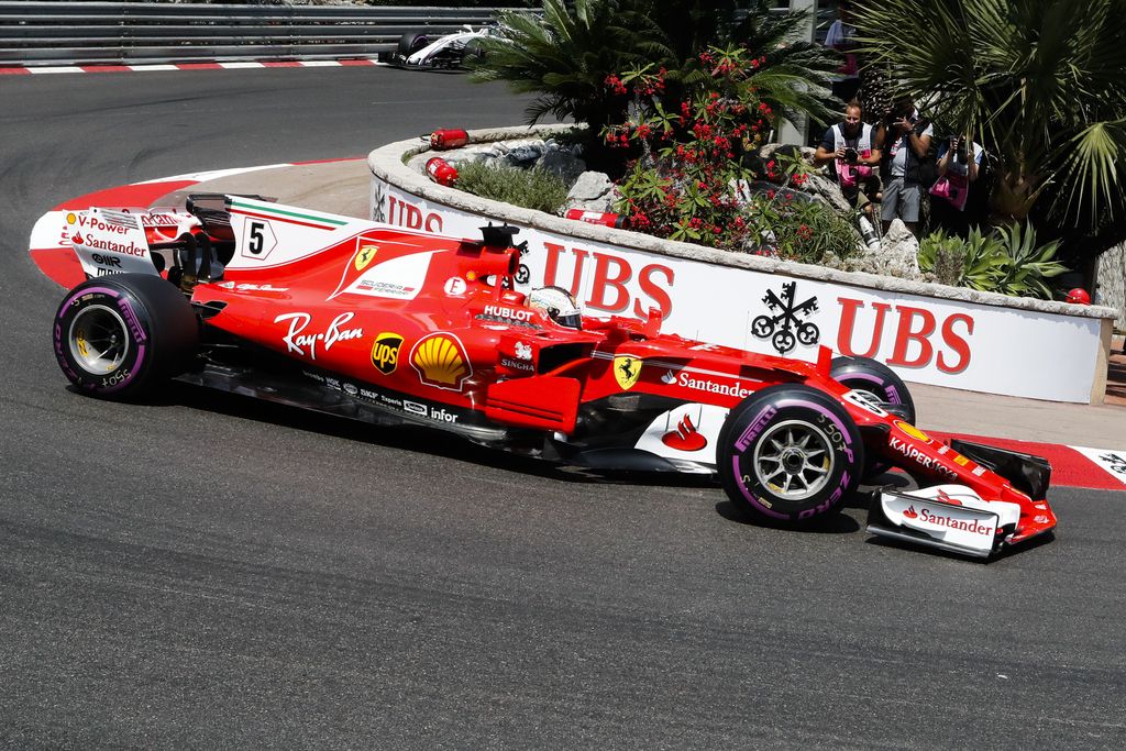 Pri Ferrariju navdušeni, pri Mercedesu zaskrbljeni