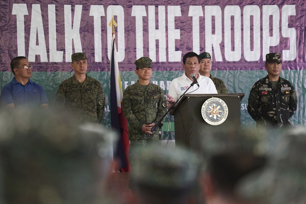 V spopadih med filipinsko vojsko in islamisti že več kot sto mrtvih