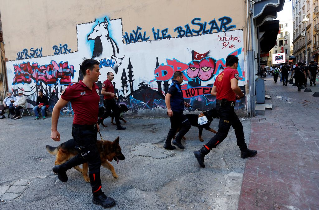 Policija v Istanbulu z gumijastimi naboji nad aktiviste parade ponosa